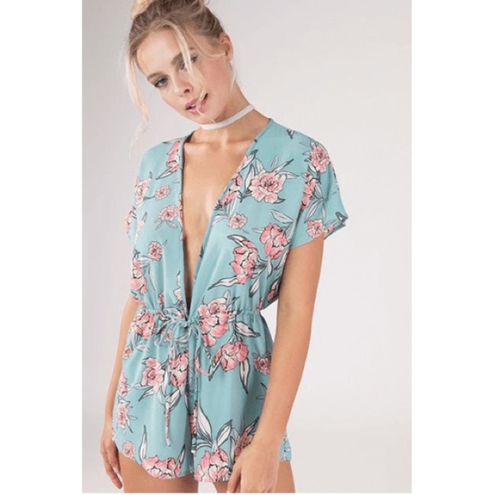 Deep V Neck Romper Floral Short Sleeve - Picture 4 of 4